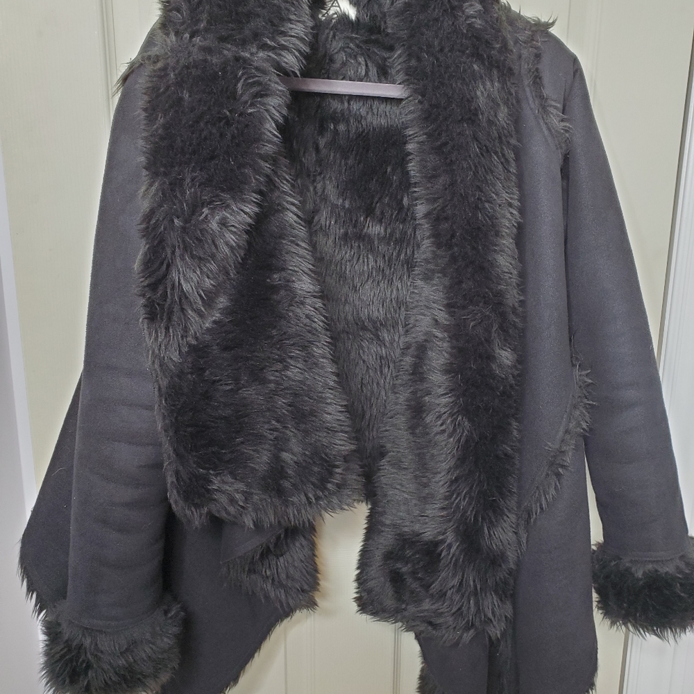 Black winter jacket - Picture 3 of 3
